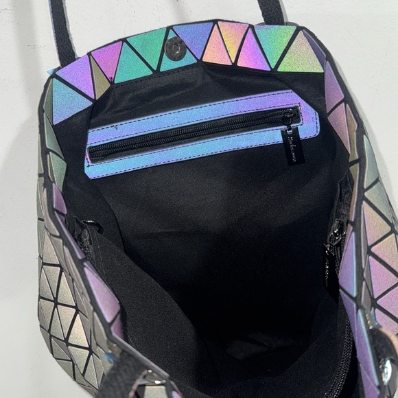 Geometric Pattern Tote Bag Black and Green luminous NEW - Picture 4 of 5